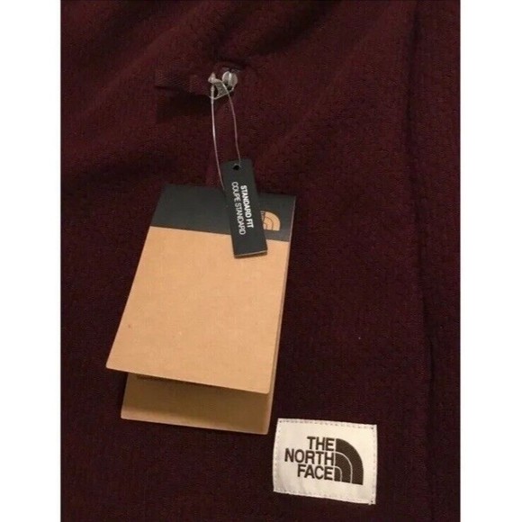 The North Face Woman’s Burgundy Fleece Textured Pockets Zip Hoodie Sweater NWT - Picture 7 of 9